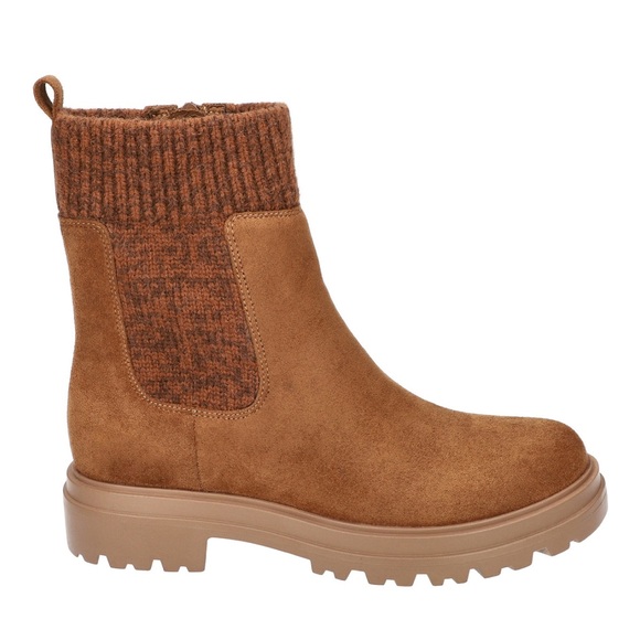 Bella Vita Women's Gable Block Heel Booties - Picture 9 of 12